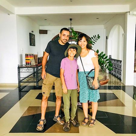 Ceylon Breeze Hotel Kandy Bagian luar foto