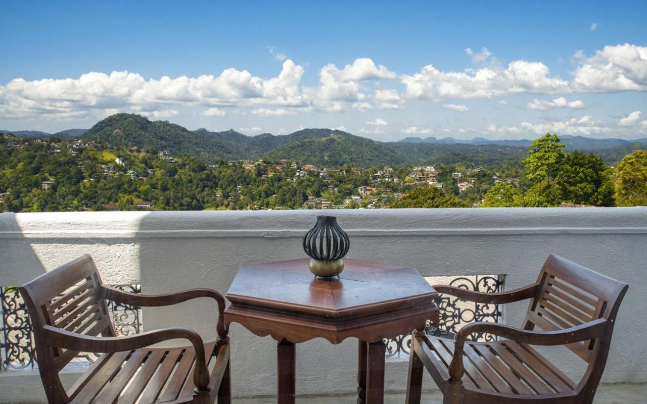 Ceylon Breeze Hotel Kandy Bagian luar foto