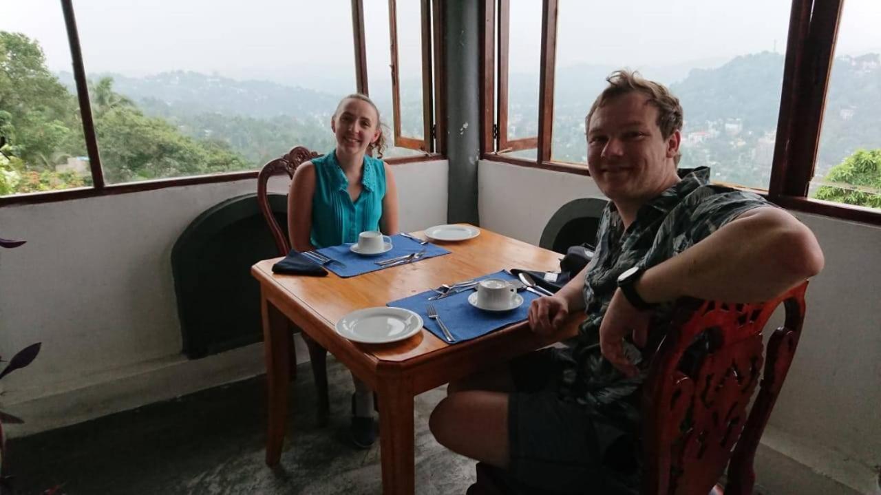 Ceylon Breeze Hotel Kandy Bagian luar foto