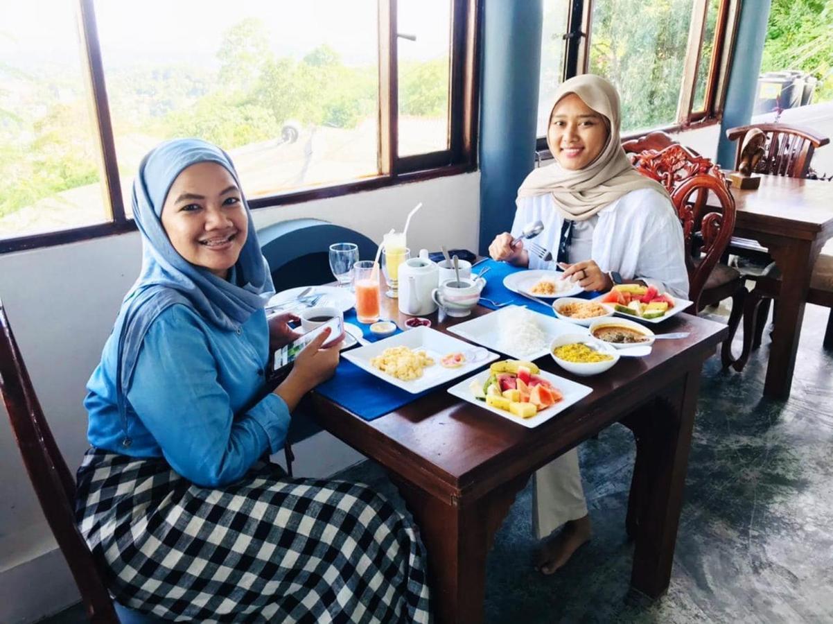 Ceylon Breeze Hotel Kandy Bagian luar foto
