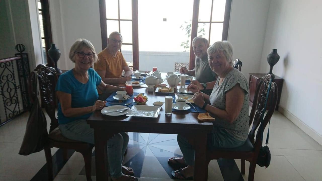 Ceylon Breeze Hotel Kandy Bagian luar foto