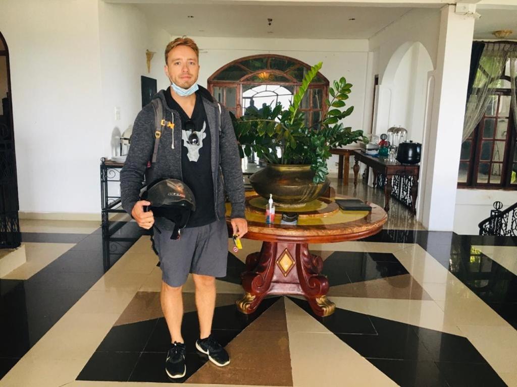 Ceylon Breeze Hotel Kandy Bagian luar foto