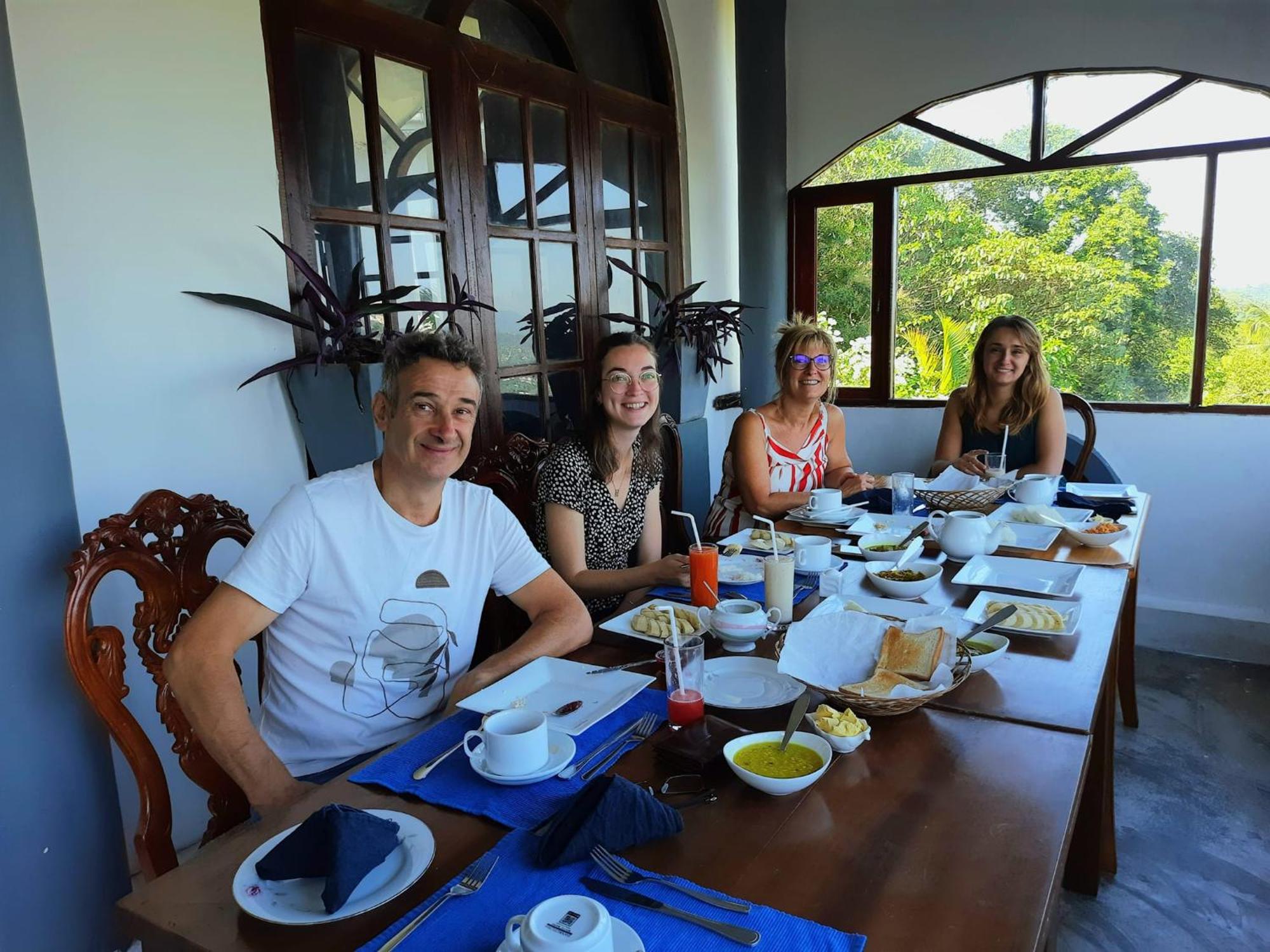 Ceylon Breeze Hotel Kandy Bagian luar foto