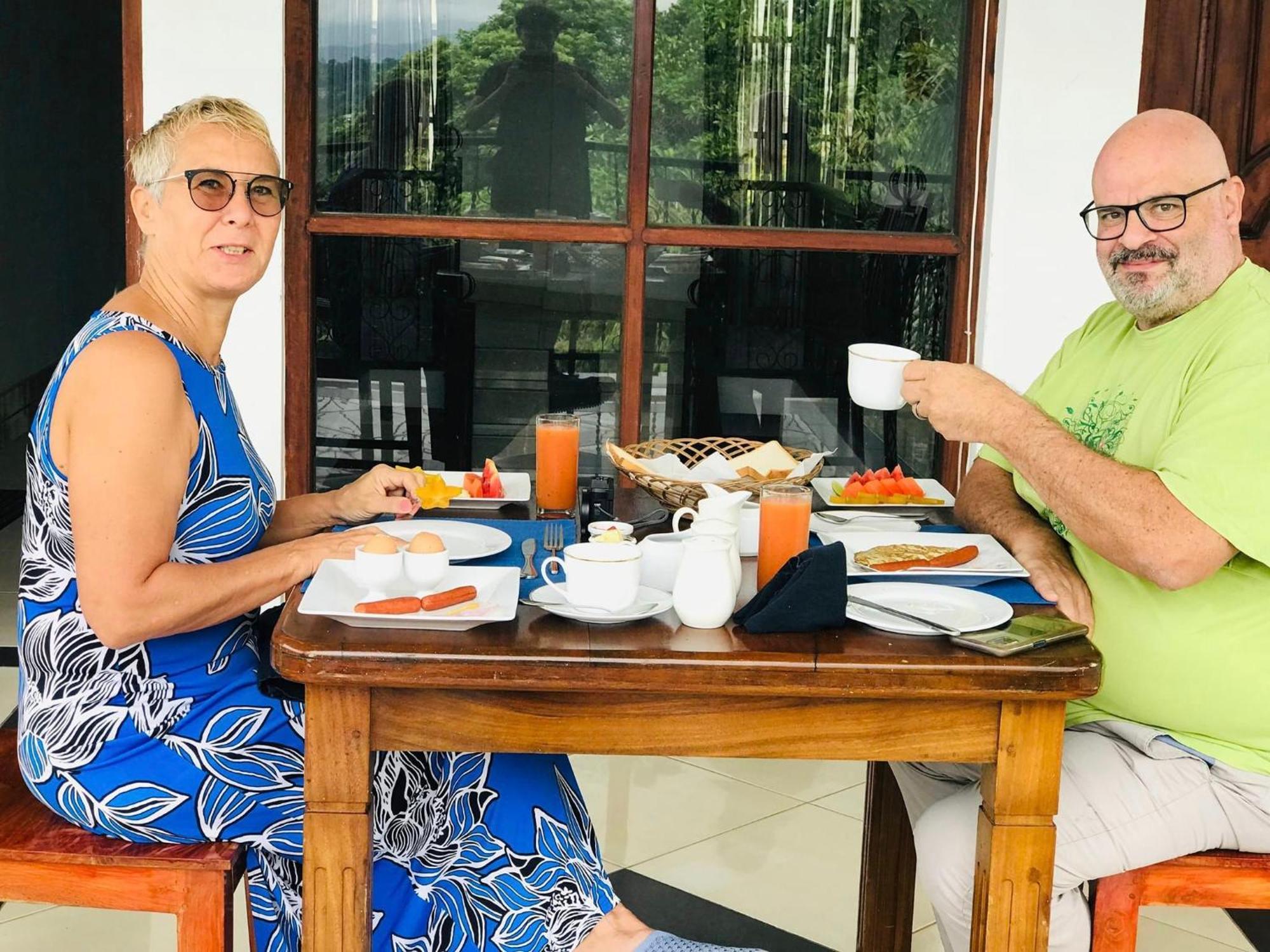 Ceylon Breeze Hotel Kandy Bagian luar foto
